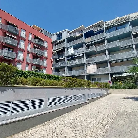 Deluxe Sea View Апартаменти *