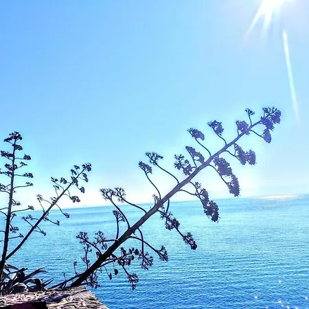 Deluxe Sea View Apartment *