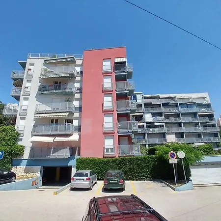 Deluxe Sea View Апартаменти